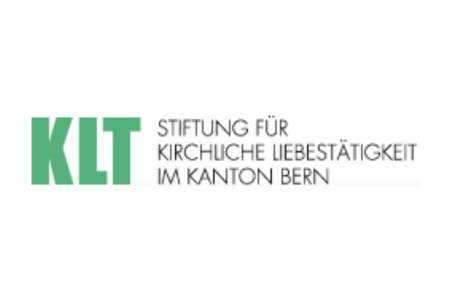 Verein FAIR! – Unterstützung Logo der KLT Stiftung für Kirchliche Liebestätigkeit im Kanton Bern, mit dem Schriftzug "KLT" in grün und dem restlichen Text in schwarz auf weissem Hintergrund. Verein FAIR! – Mit über 90 Freiwilligen sind wir engagiert für die Gemeinschaft und aktiv in den Bereichen Flucht&Migration sowie Klima&Konsum.